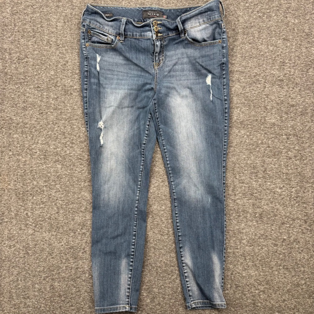 Torrid Premium‎ Womens 18R Medium Wash Distressed Triple Button Skinny Jeggings